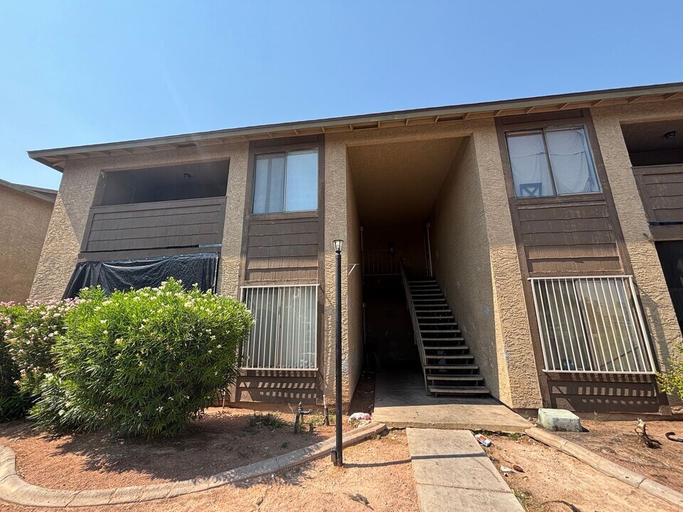 4590 Carriage Park Dr in Las Vegas, NV - Building Photo