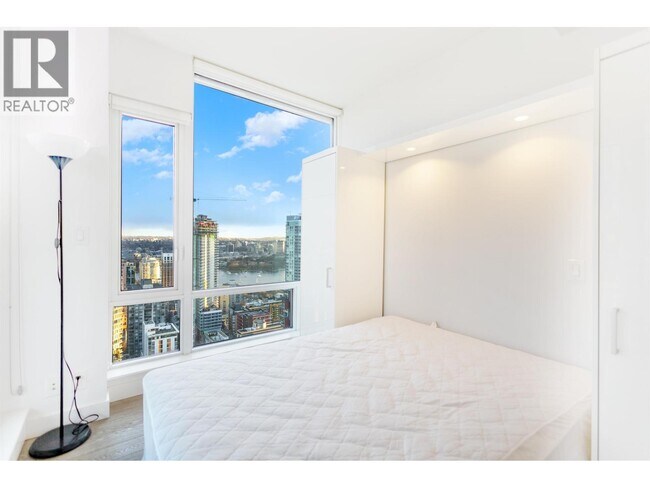 1283 Howe St in Vancouver, BC - Building Photo - Building Photo