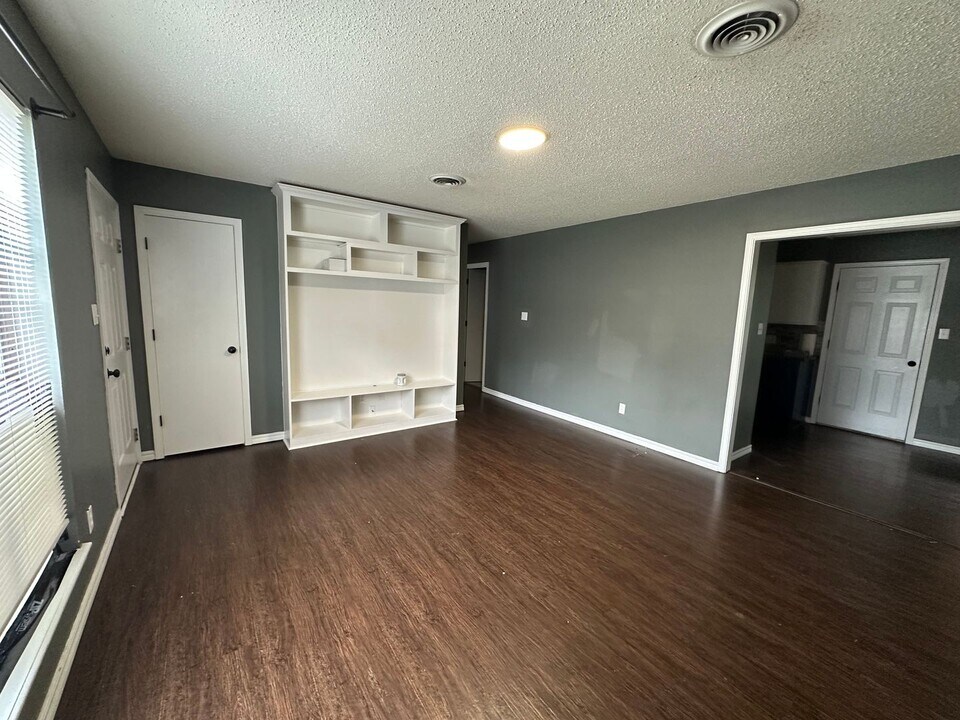 610 W 4th Pl in Russellville, AR - Building Photo