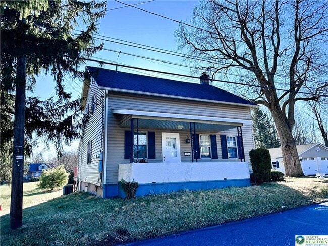 3450 W Columbia St in Hokendauqua, PA - Building Photo - Building Photo