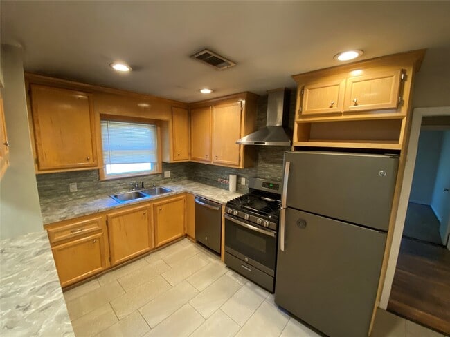 1311 Elton St in Houston, TX - Building Photo - Building Photo