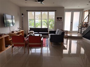 10416 NW 66th St in Doral, FL - Building Photo - Building Photo