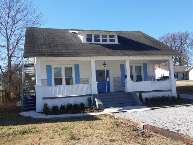 435 N Cypress St, Unit A in Florence, AL - Building Photo - Building Photo