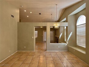 9824 Double Rock Dr in Las Vegas, NV - Foto de edificio - Building Photo