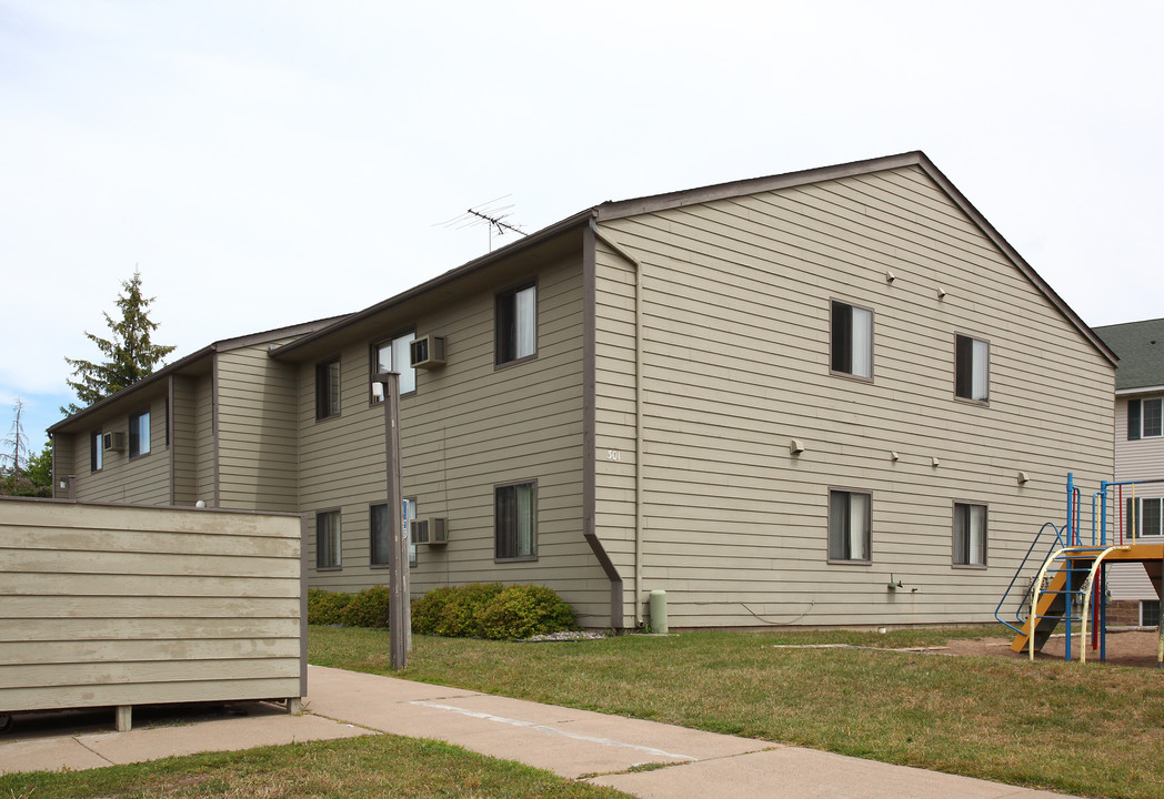 Hillside Terrace II in Monticello, MN - Building Photo