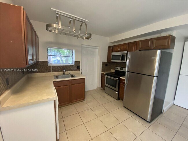 211 N 66 Terrace in Hollywood, FL - Building Photo - Building Photo