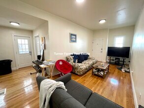 522 E 3rd St, Unit 1F in Boston, MA - Foto de edificio - Building Photo