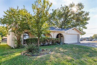 204 E Grubb Dr in Mesquite, TX - Foto de edificio - Building Photo