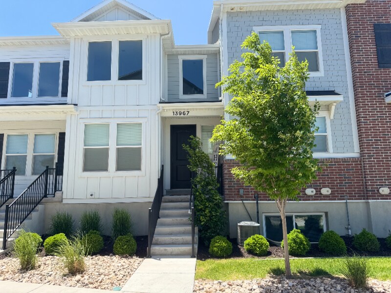 13967 Silver Peak Ln in Herriman, UT - Building Photo