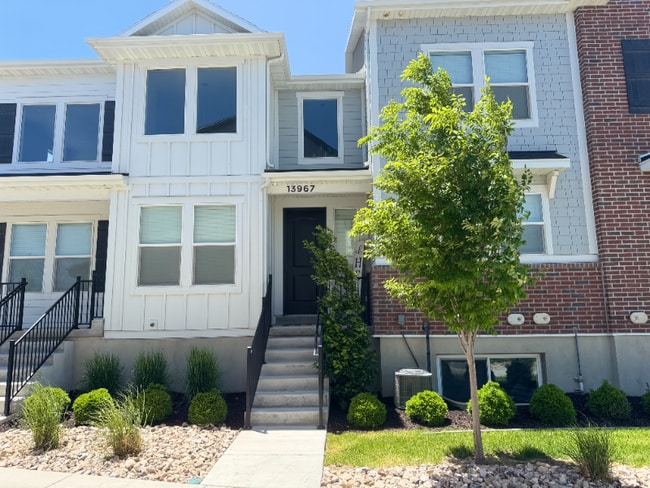 property at 13967 Silver Peak Ln