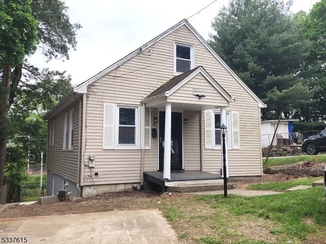 property at 15 Plane St