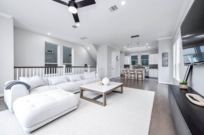 property at 2022 Groveland Glen Dr