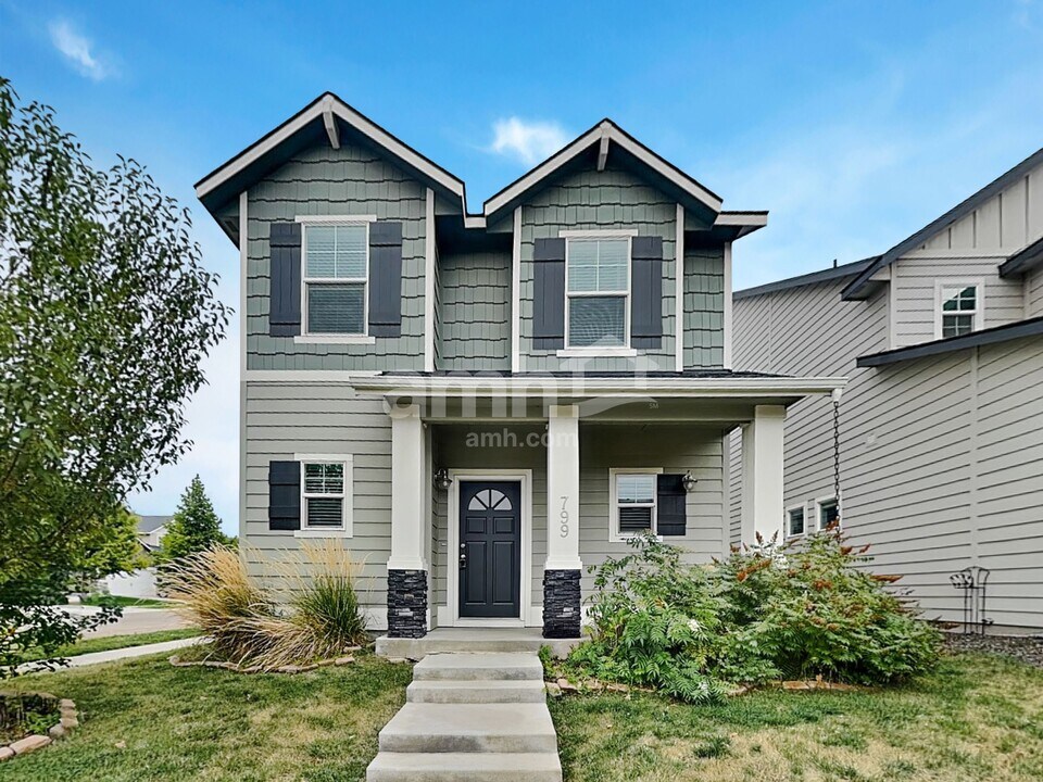 799 E Springloyd St in Meridian, ID - Building Photo