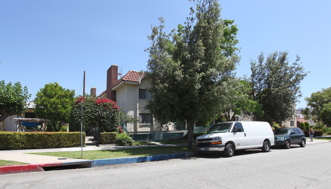 1070 Thompson Ave in Glendale, CA - Building Photo - Building Photo