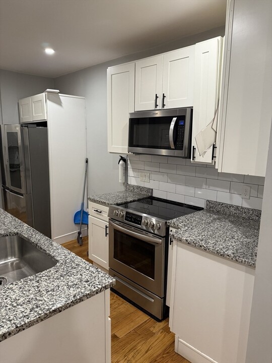 44 Milton St-Unit -1 in Brockton, MA - Foto de edificio