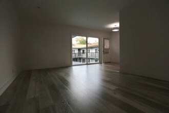 5427 Carlton Way-Unit -203 in Los Angeles, CA - Building Photo - Building Photo