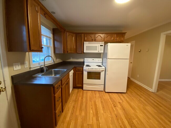 215 Navaho Trl, Unit B in Columbia, TN - Building Photo - Building Photo