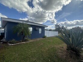 4508 Shady Ln in Port Charlotte, FL - Building Photo