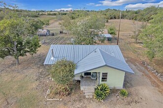 1607 E 4th St in Taylor, TX - Building Photo - Building Photo