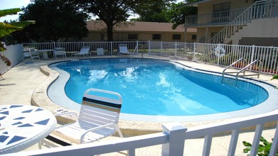 Jefferson Manor in St. Petersburg, FL - Building Photo - Other