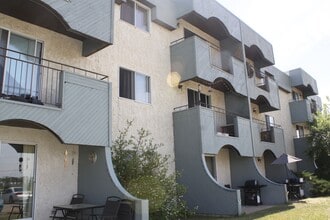 5322-5346 46 St in Vegreville, AB - Building Photo - Building Photo