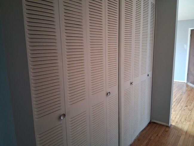 2003 Orleans St, Unit 528 in Detroit, MI - Foto de edificio - Building Photo