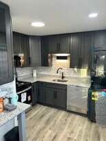 921 Stratford Ln in Mundelein, IL - Building Photo