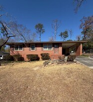 111 Forrester Dr in Warner Robins, GA - Building Photo