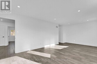 985 Sandcliff Dr in Oshawa, ON - Building Photo - Building Photo