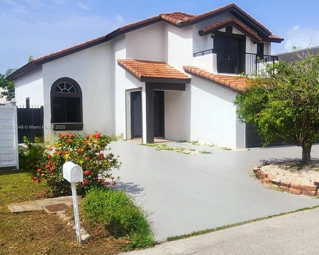 8576 SW 210th Terrace in Cutler Bay, FL - Building Photo - Building Photo