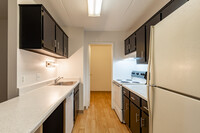 Parkview Tower Apartments in Warren, MI - Foto de edificio - Interior Photo