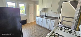 233 Lester Ave, Unit 2L in Johnson City, NY - Building Photo