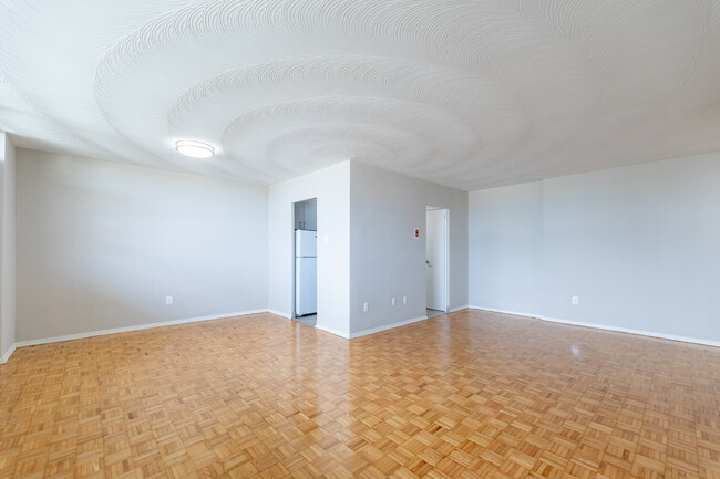 3875 Sheppard Avenue East in Toronto, ON - Building Photo - Building Photo