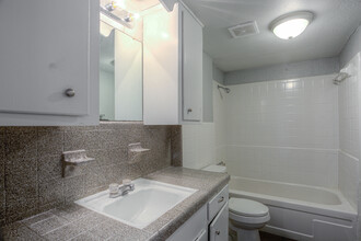 The Landing at Everhart in Corpus Christi, TX - Building Photo - Interior Photo