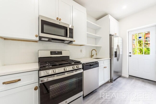 65 Palmetto St in Brooklyn, NY - Building Photo - Building Photo