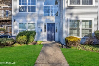 33 Diane Dr in Tinton Falls, NJ - Building Photo - Building Photo