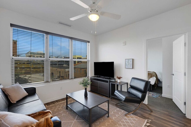 305 E Front St in Missoula, MT - Foto de edificio - Building Photo