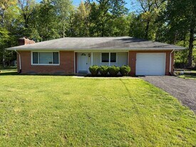 13994 Burntwoods Rd in Glenelg, MD - Building Photo