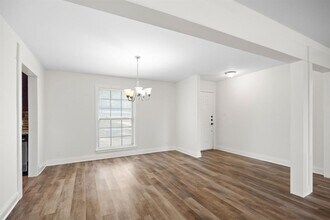 2904 Northeast Dr in Austin, TX - Building Photo - Building Photo