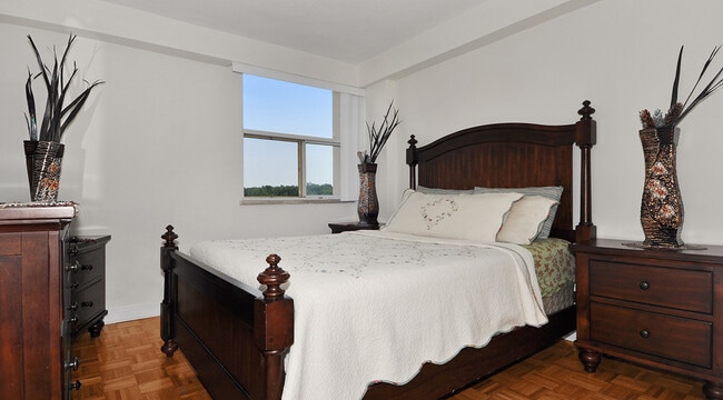 property at 1286 Islington Ave