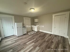 76 Court St in Bangor, ME - Building Photo - Building Photo