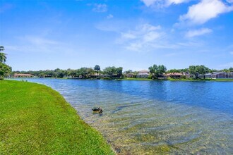 16440 Ruby Lake in Weston, FL - Building Photo - Building Photo