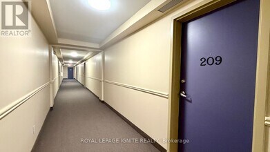 94 Aspen Springs Dr in Clarington, ON - Building Photo - Building Photo