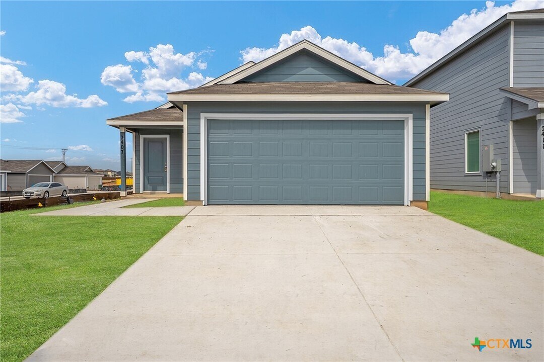1523 Silver Crk in New Braunfels, TX - Building Photo