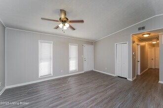 7710 Dominique Dr in Louisville, KY - Building Photo - Building Photo