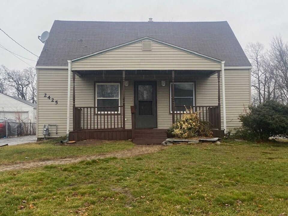 2425 E 37th St in Lorain, OH - Building Photo