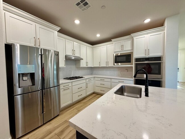 936 E Sunset Rd in Henderson, NV - Building Photo - Building Photo