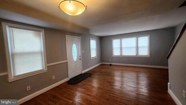 1199 46th Pl SE, Unit 3 in Washington, DC - Foto de edificio - Building Photo
