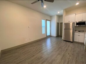 2324 Aviles, Unit NA in Merced, CA - Foto de edificio - Building Photo