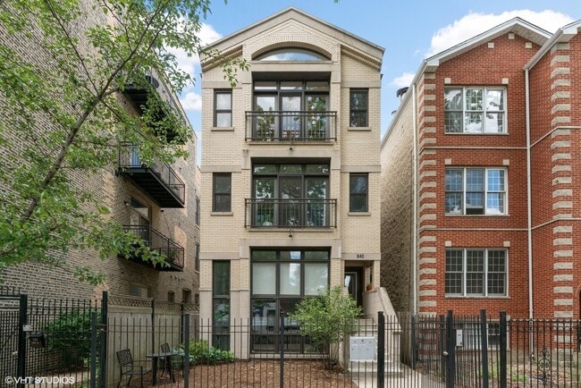 property at 840 N Wood St